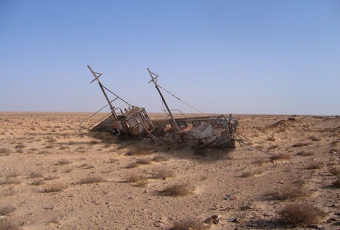 Bateau dans le desert
