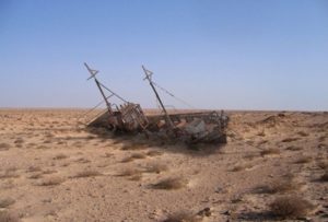 Bateau dans le desert